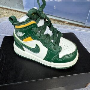 Jordan 1 Mid Toddler 4C